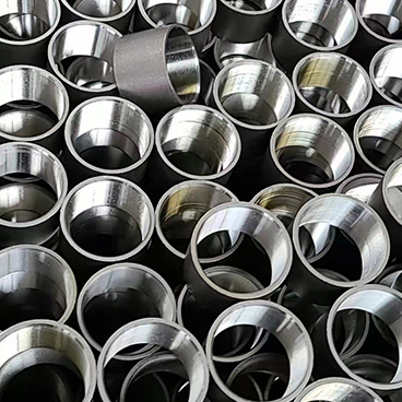 Threaded pipe fittings