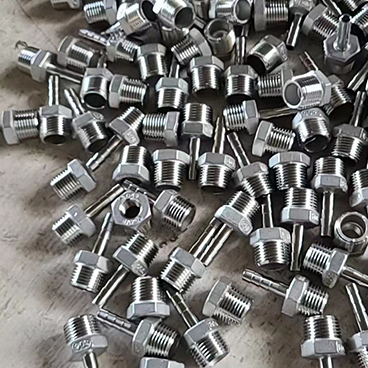 Threaded pipe fittings